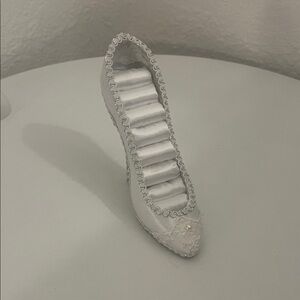 Elegant White Women's Shoe ring holder
